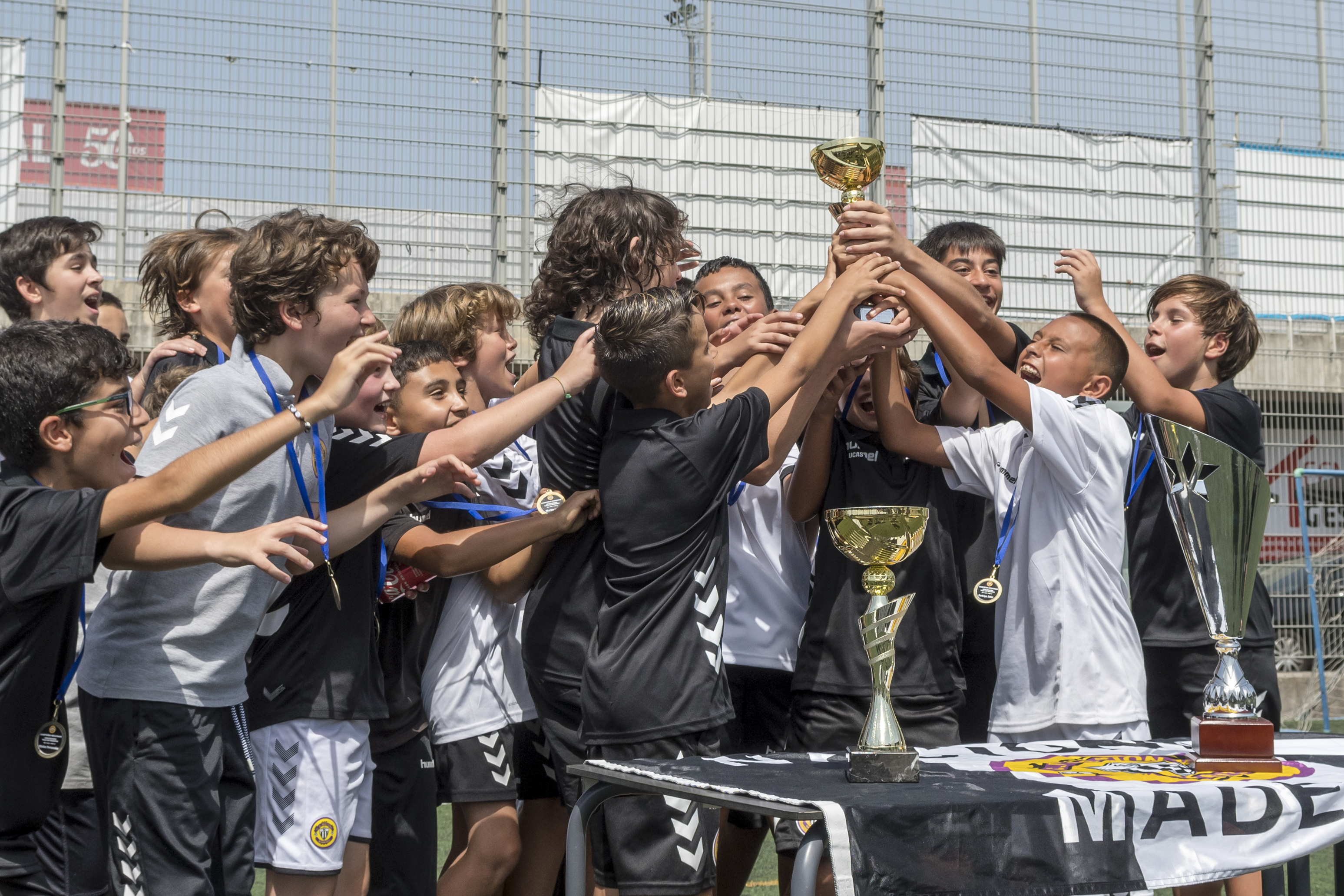 Nacionalistas erguem troféu do Campeonato de Infantis SUB-12