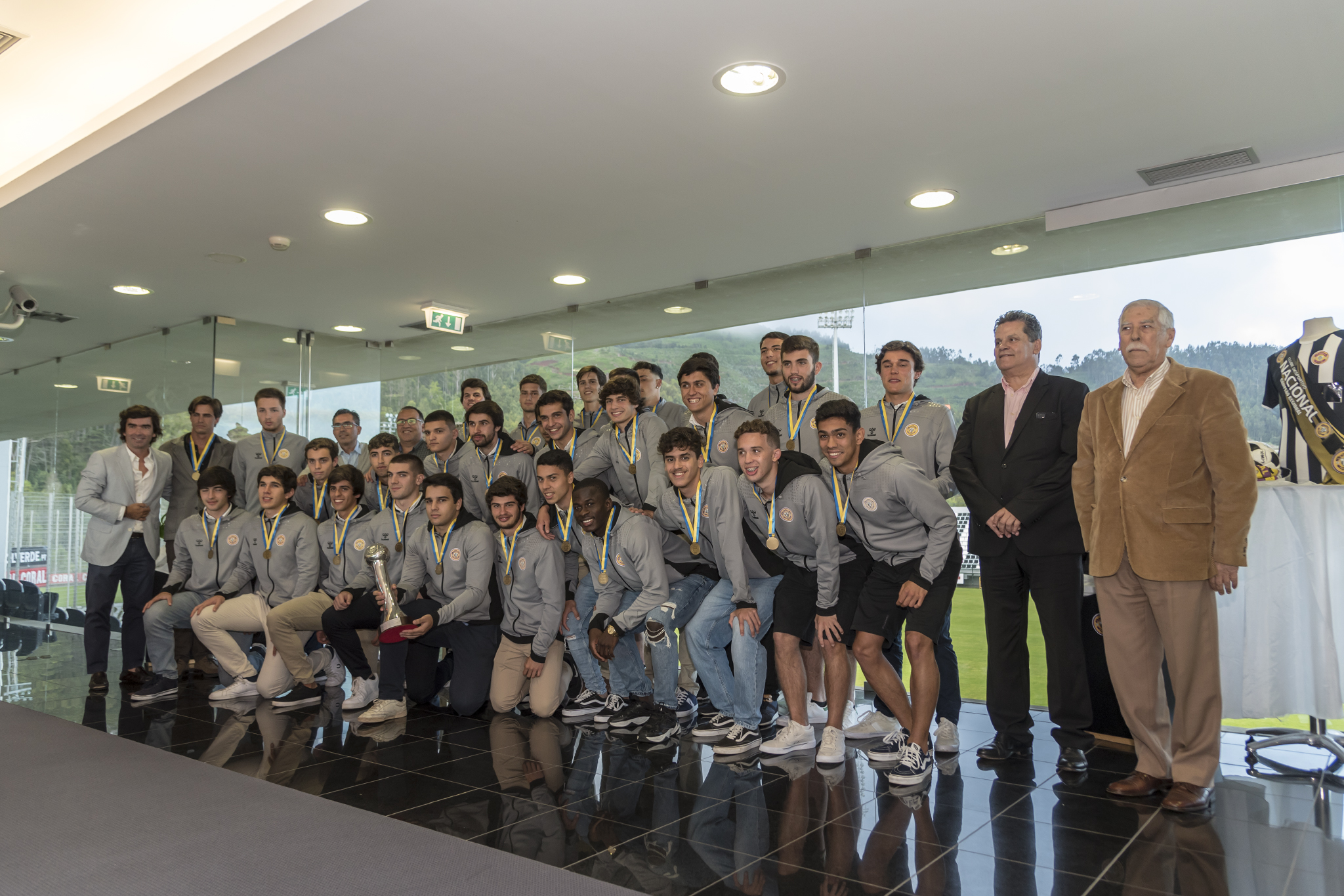 Nacional recebe troféu da 1.ª Divisão