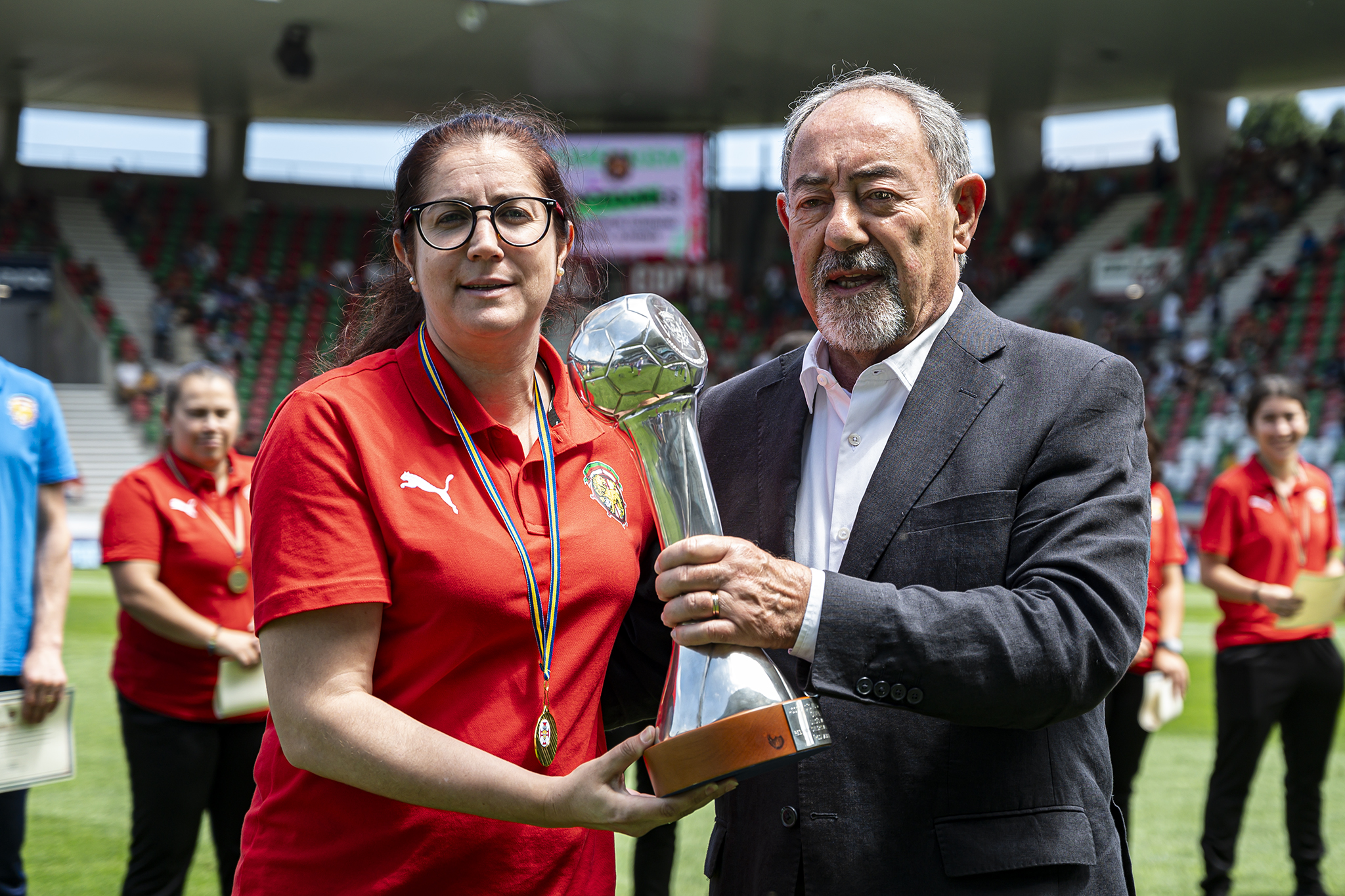 Futsal: seniores verde-rubras recebem troféu
