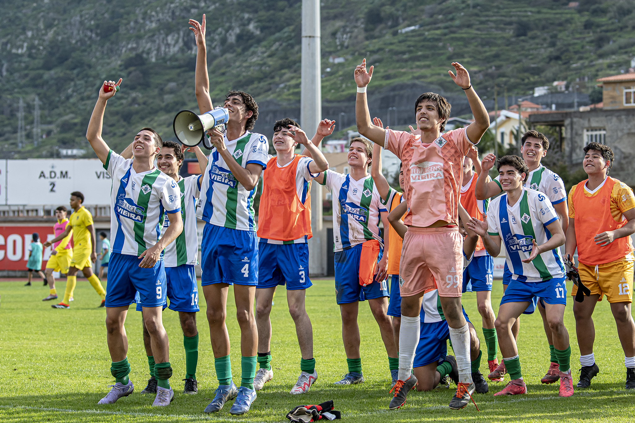 Juniores: marco histórico com vitória tricolor