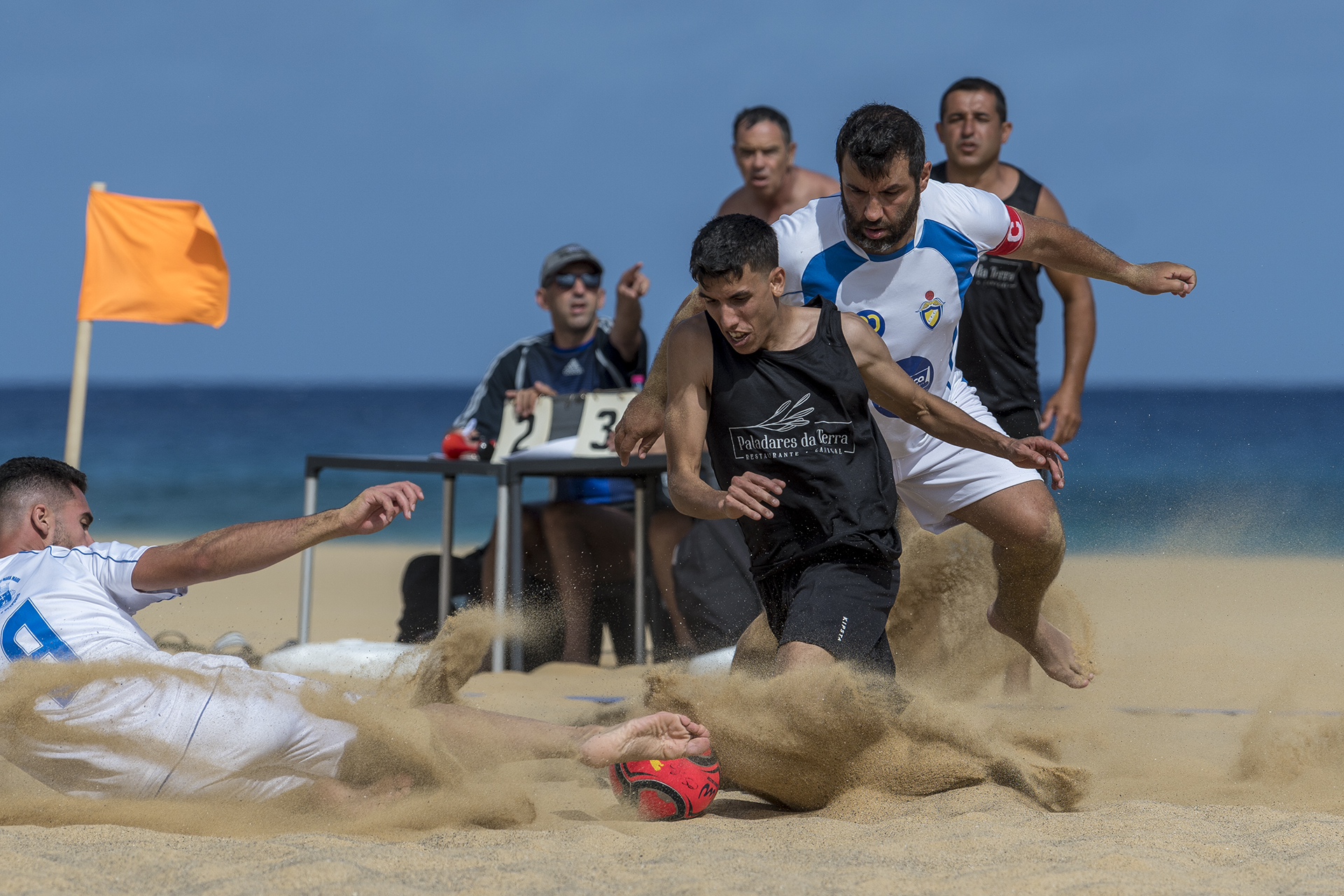 Futebol de Praia voltou a animar o areal do Porto Santo!