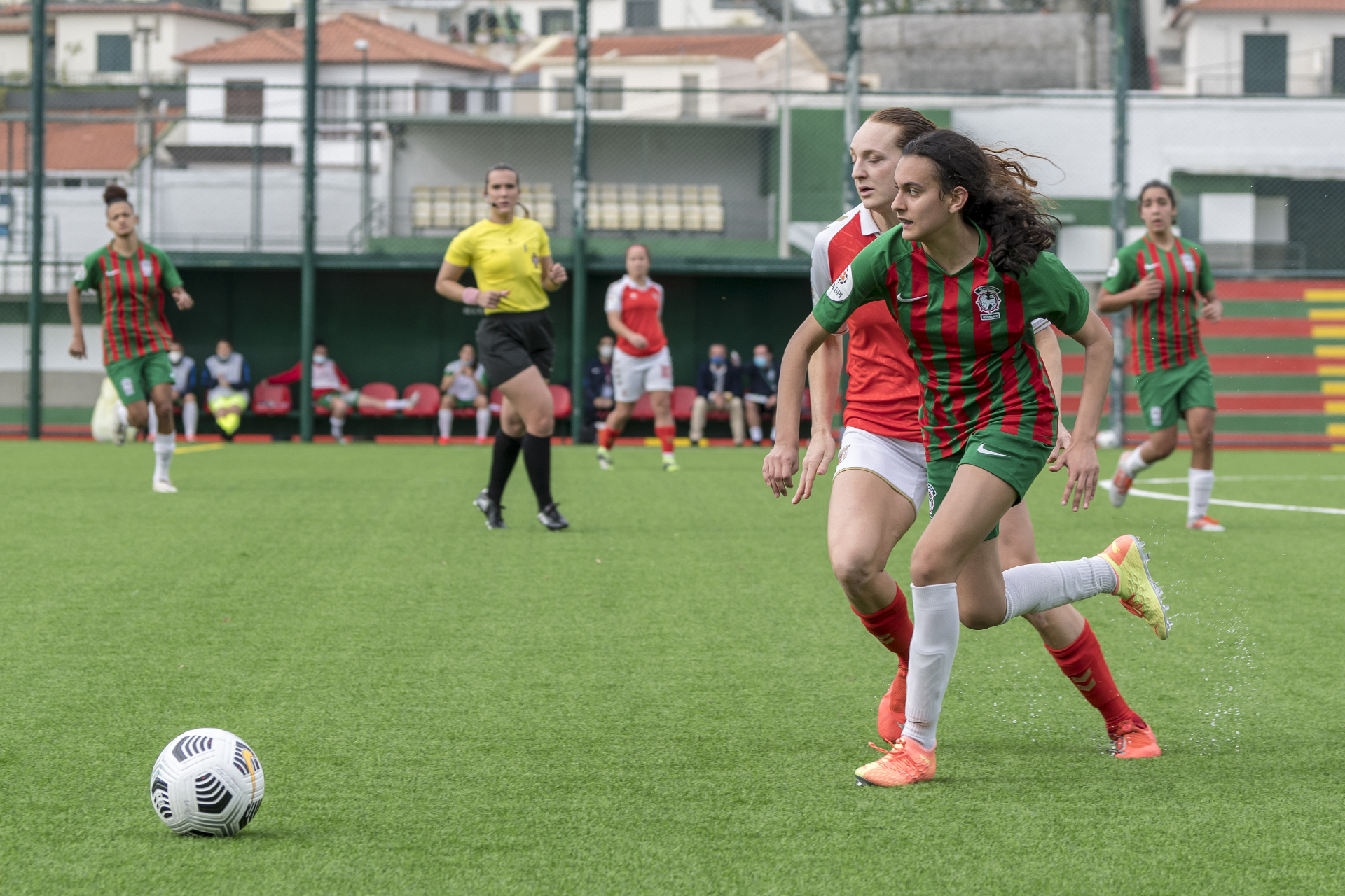 José Paisana chama por Joana Silva e Lara Costa